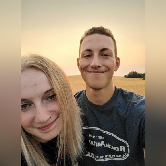 MEET YOUR POSHER, Keagan - Picture 5 of 5